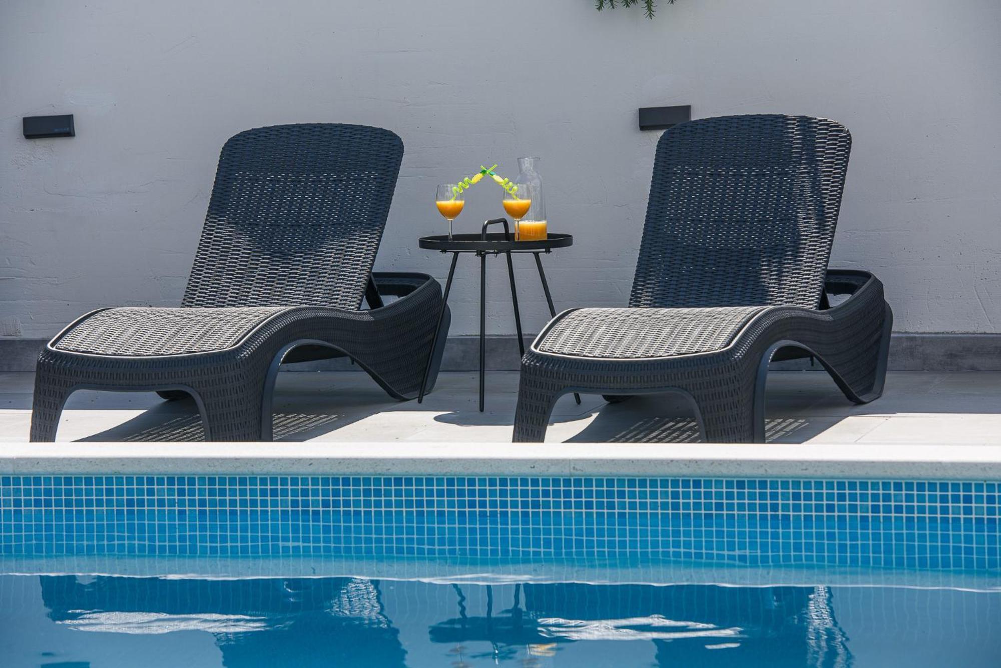 Villa Barbara & Zoran With Free Parking And Heated Swimming Pool Seget Vranjica Exterior photo