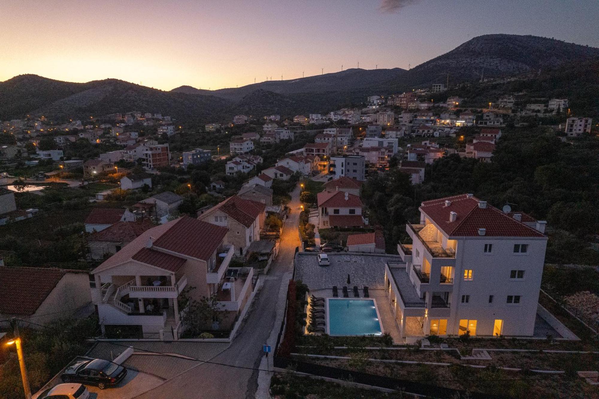 Villa Barbara & Zoran With Free Parking And Heated Swimming Pool Seget Vranjica Exterior photo