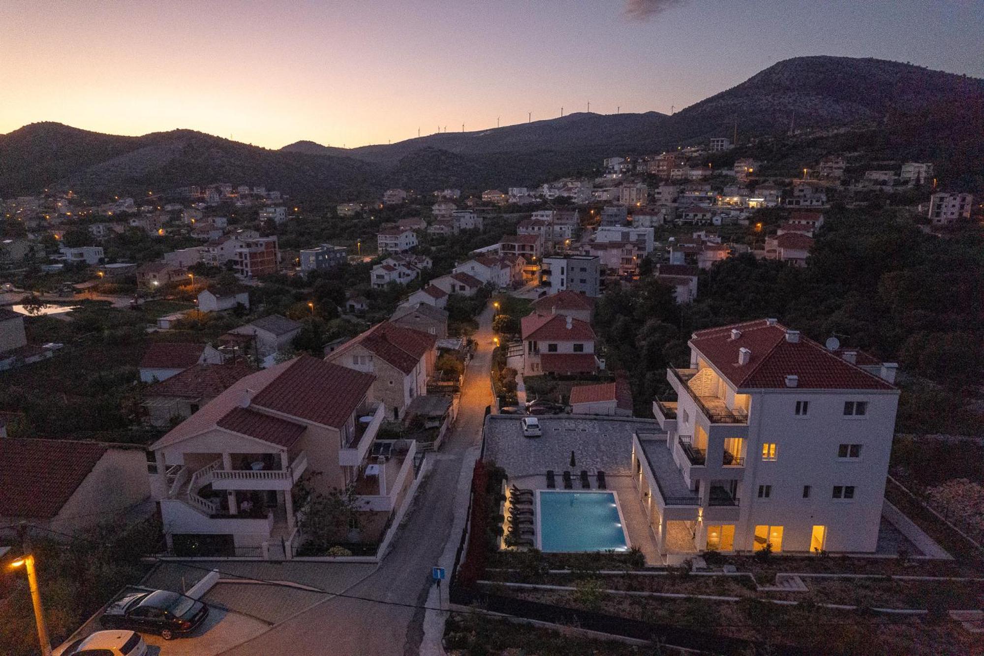 Villa Barbara & Zoran With Free Parking And Heated Swimming Pool Seget Vranjica Exterior photo