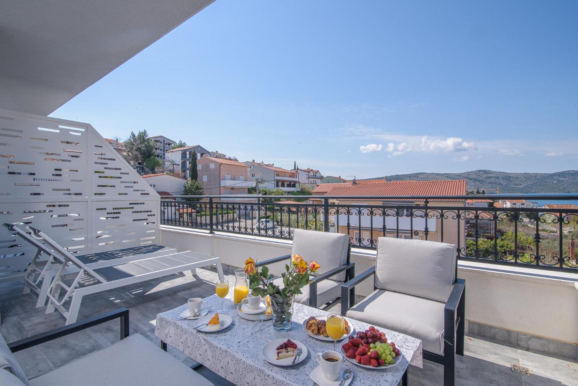 Villa Barbara & Zoran With Free Parking And Heated Swimming Pool Seget Vranjica Exterior photo