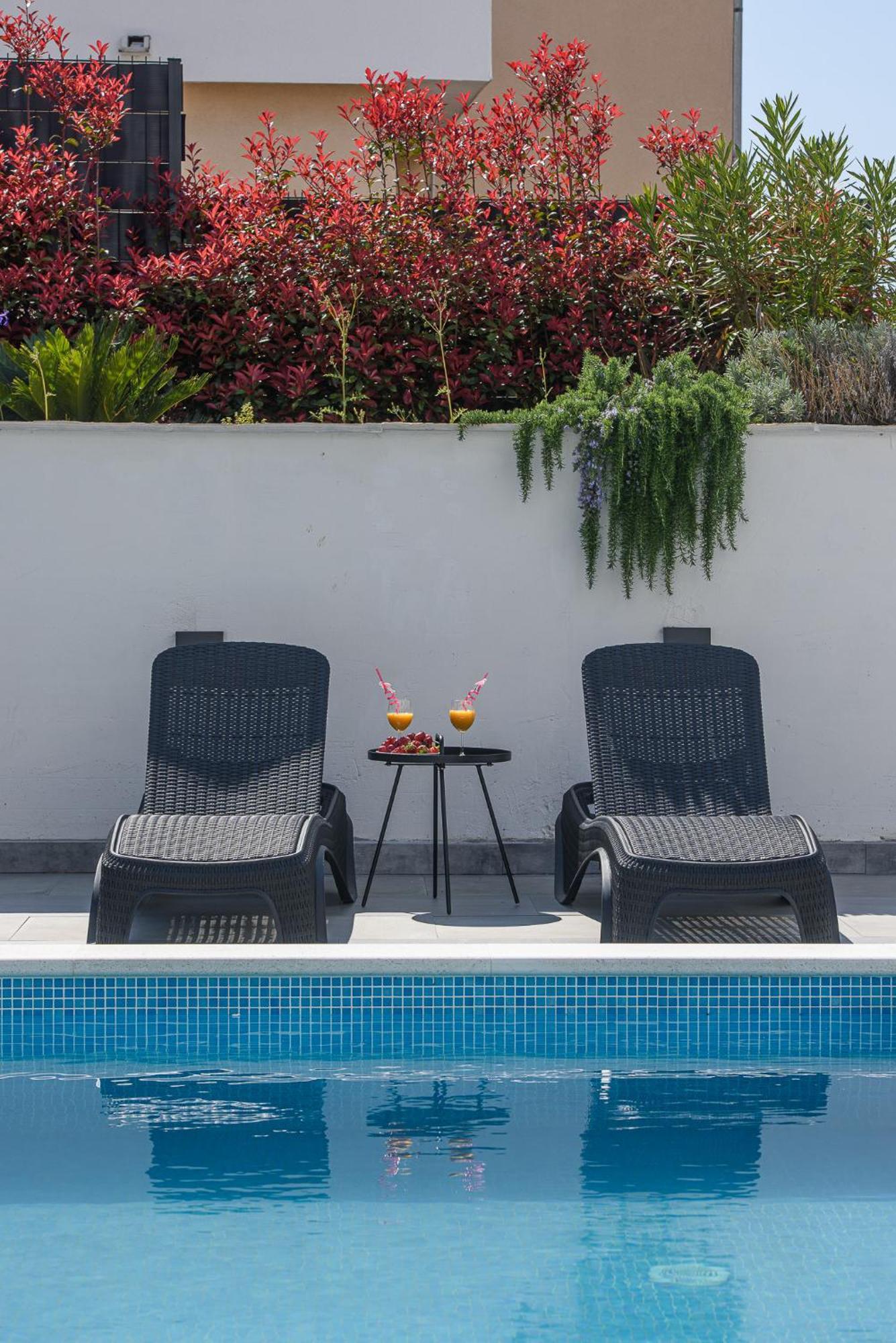 Villa Barbara & Zoran With Free Parking And Heated Swimming Pool Seget Vranjica Exterior photo