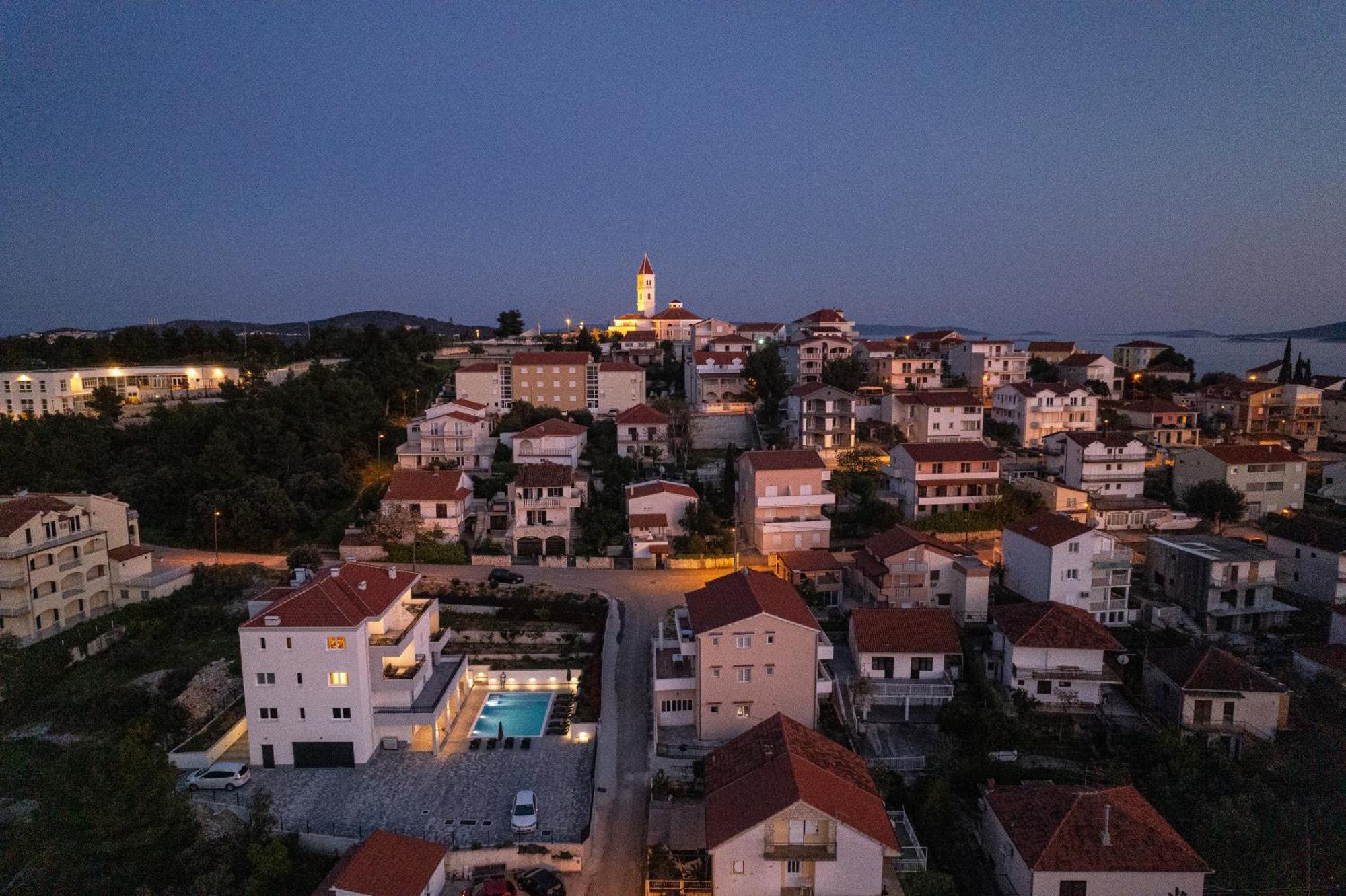 Villa Barbara & Zoran With Free Parking And Heated Swimming Pool Seget Vranjica Exterior photo