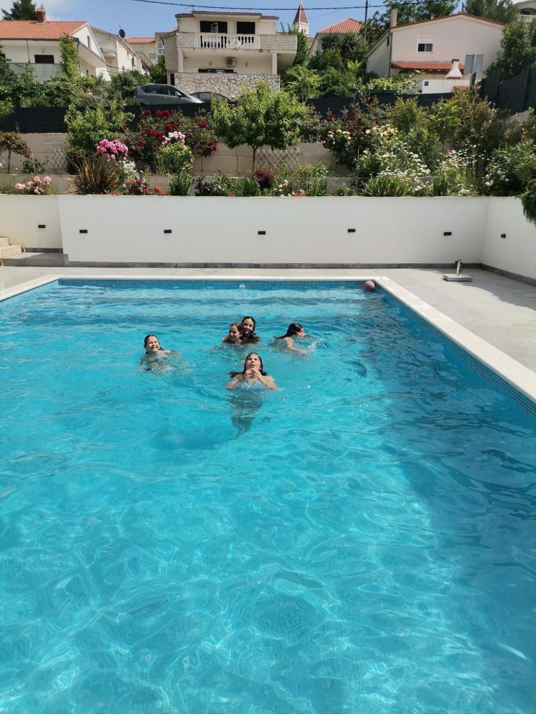 Villa Barbara & Zoran With Free Parking And Heated Swimming Pool Seget Vranjica Exterior photo